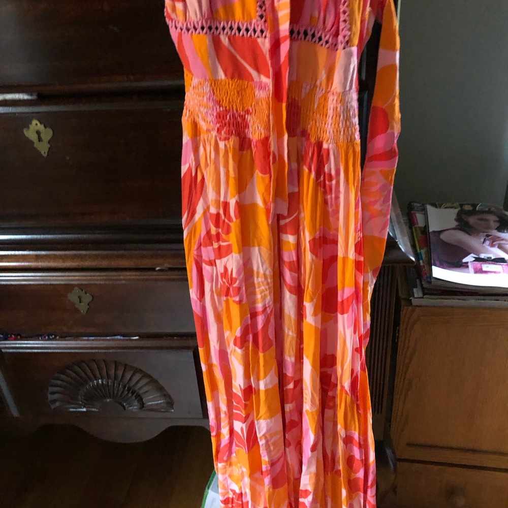 Vibrant Backless Dress - Picture 4 of 5